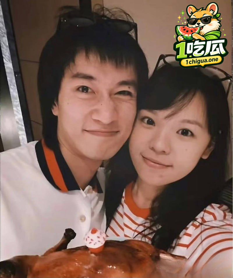 回春丹主唱 刘西蒙 婚内睡粉实锤 一边秀妻女一边多线操作 聊天记录曝光令人咋舌