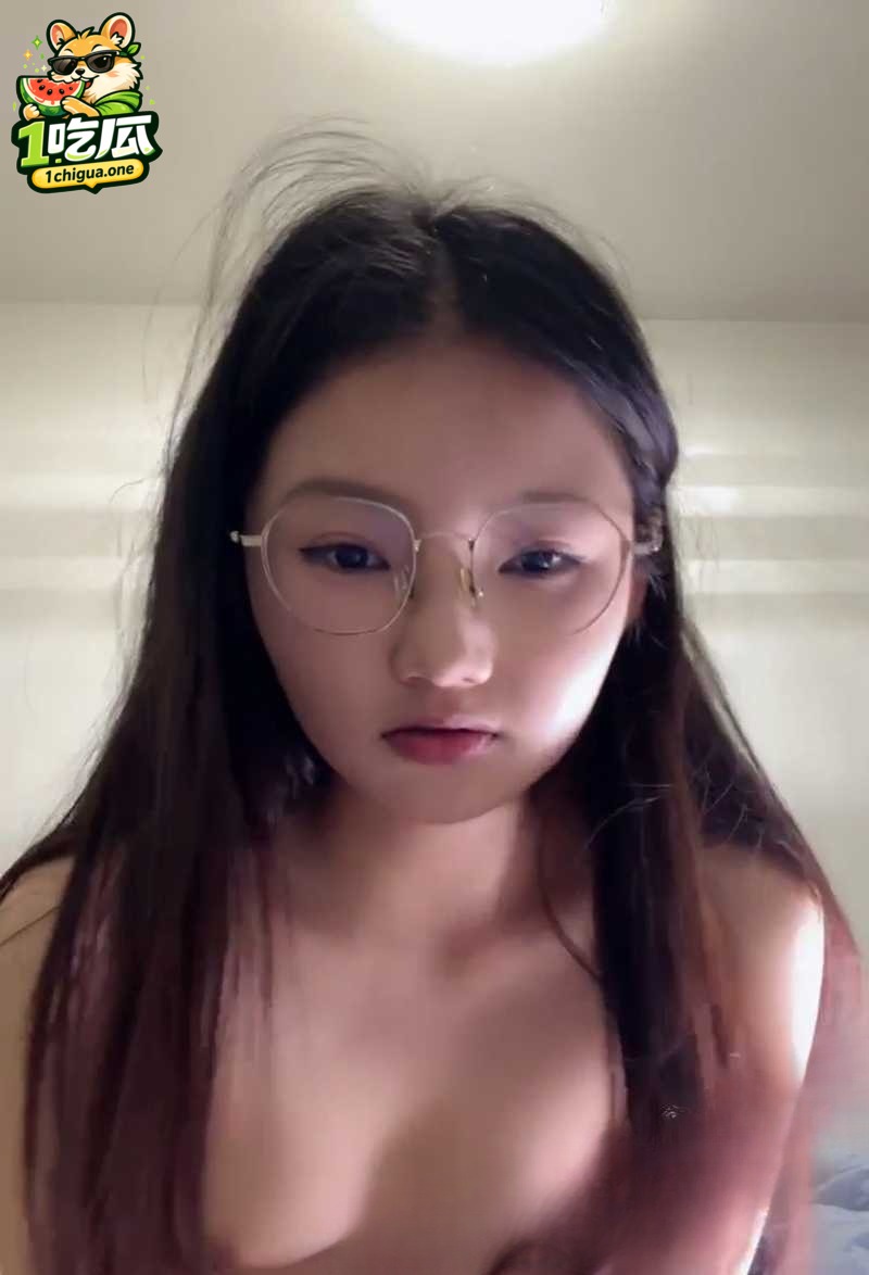 网黄少女 困困兔 眼镜骚妹骚话不断 露脸表演假屌插穴 赤裸卖萌反差爆棚
