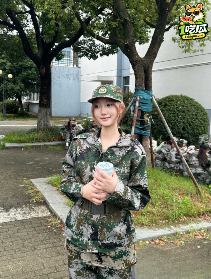 暑期欢乐开学季 青春荷尔蒙不熄灯 军训偷情大盘点 你还记得那个夏天吗
