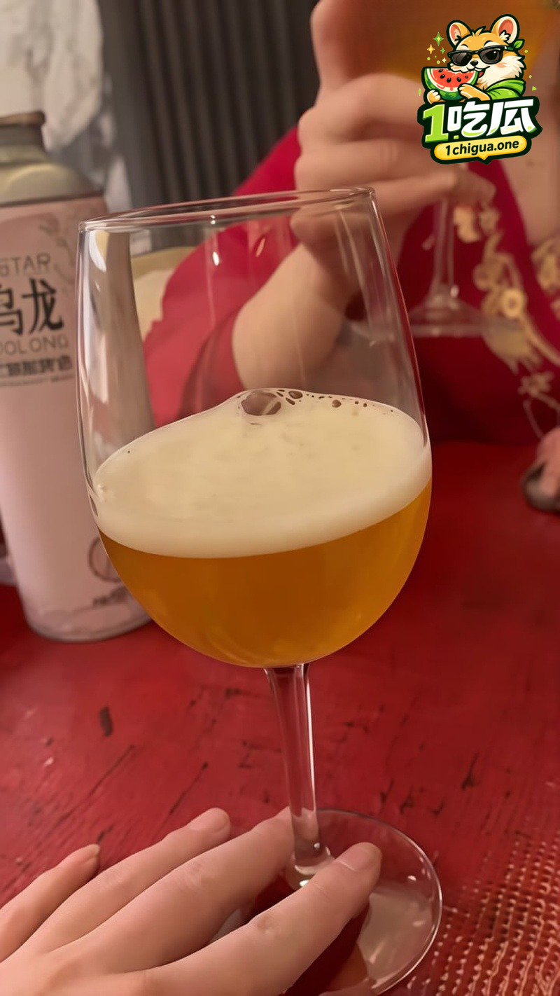 张帅与何奇颖全裸诚邀您的光临 婚礼请柬搭配二人裸照火爆出圈 看完真想去现场一睹淫态