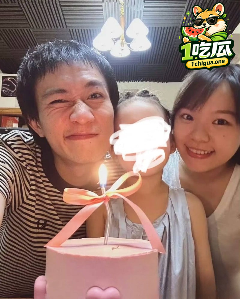 回春丹主唱 刘西蒙 婚内睡粉实锤 一边秀妻女一边多线操作 聊天记录曝光令人咋舌