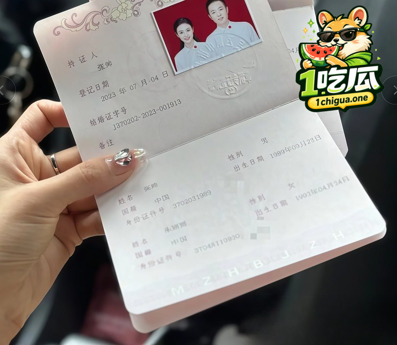 张帅与何奇颖全裸诚邀您的光临 婚礼请柬搭配二人裸照火爆出圈 看完真想去现场一睹淫态
