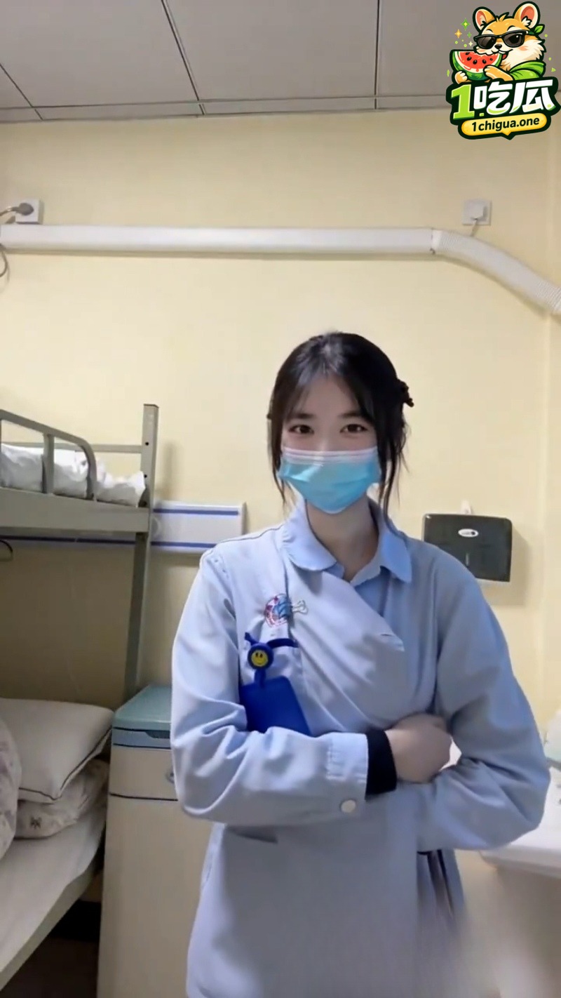 李佳佳白天医院上班晚上疯狂聚众