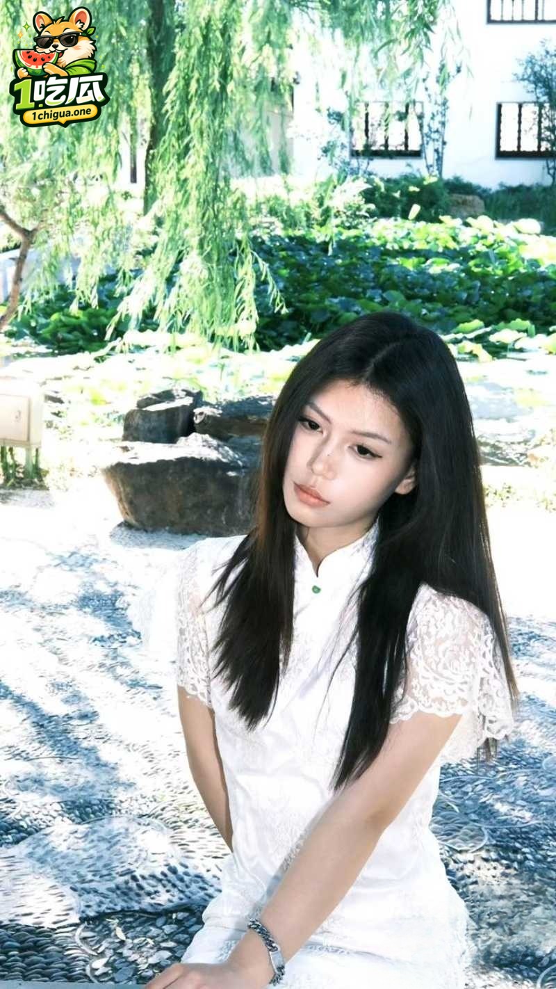 极品女大 张倩欣 的淫乱日常 吃鸡巴抠逼被操到喷水