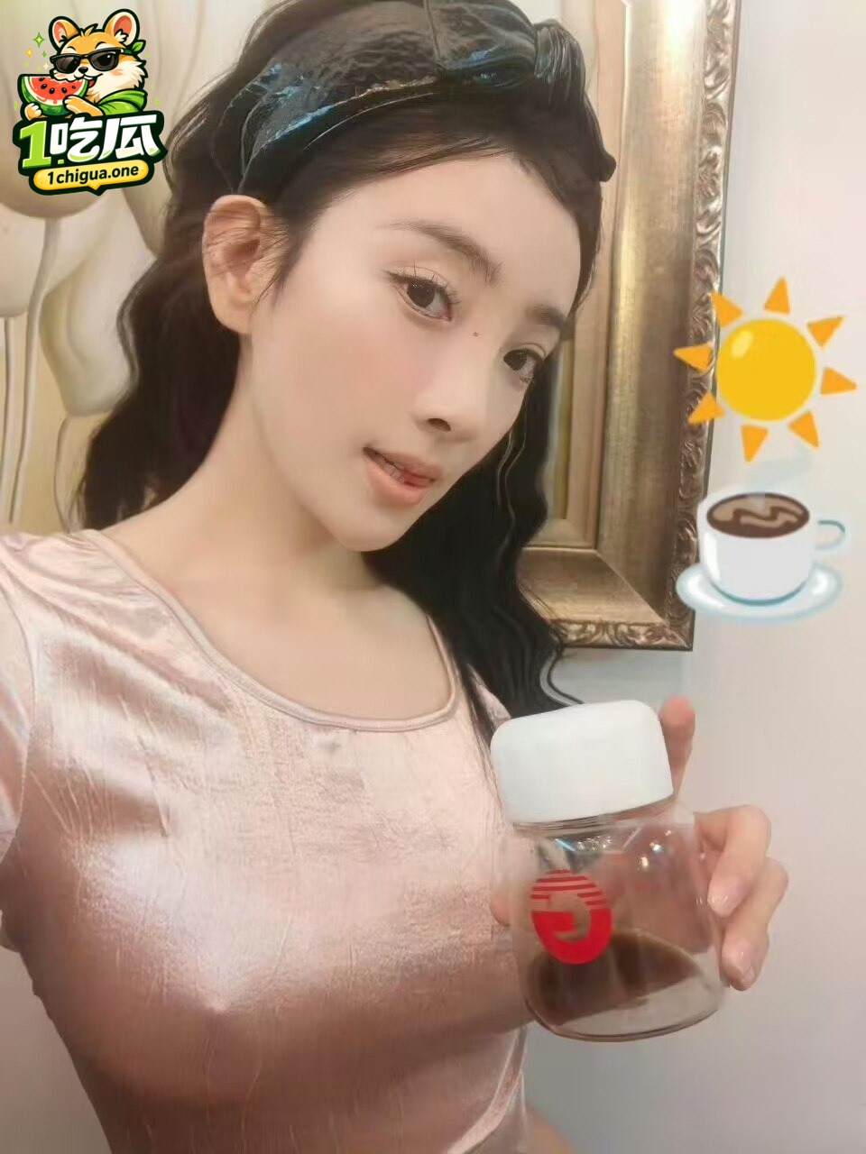 央视前主持人 马卉 人设崩塌 直播间穿情趣内衣故意走光露奶 录屏视频全网疯传