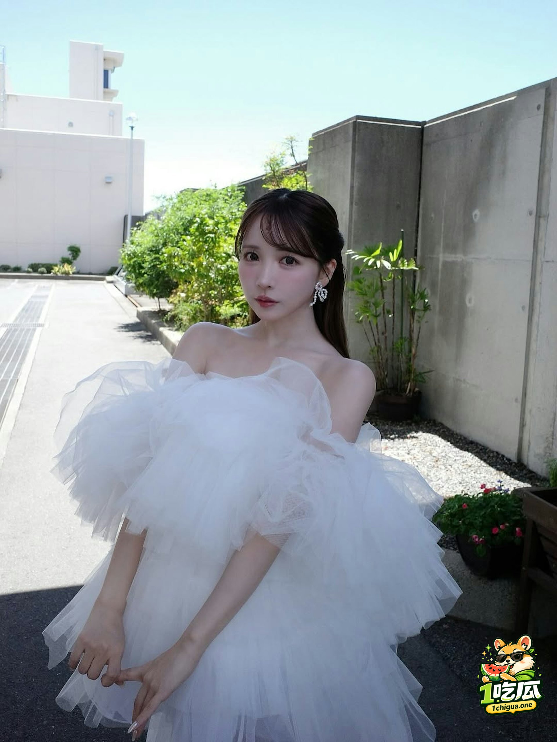 日本人妻 发文吐槽租来的婚纱被 三上悠亚 穿过 反被网友扒出早期FC2无码作品