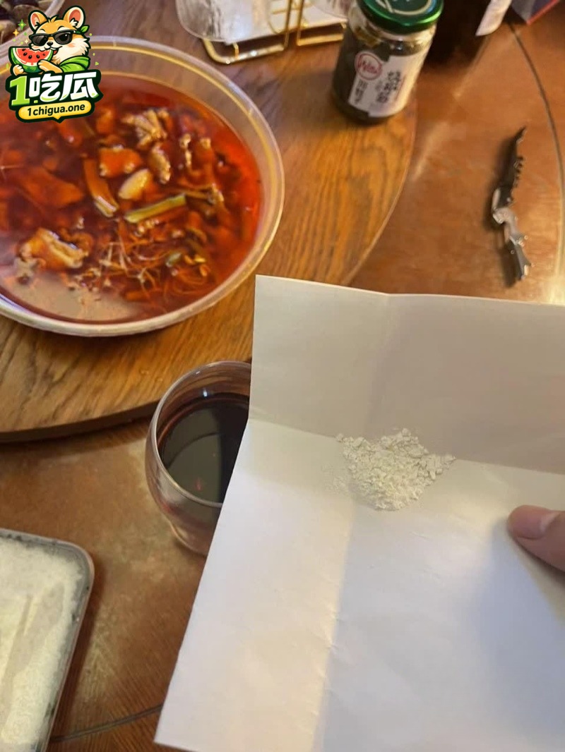 姐姐回家喝酒药效逐渐发作 耐心等待深度睡眠
