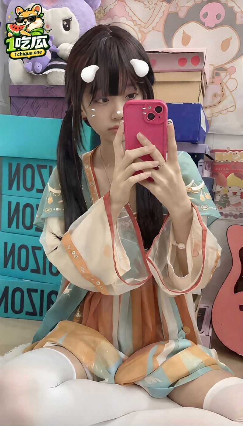 极品福利姬 饭崽 定制福利 圆润美乳笔挺诱人 镜前自慰画笔插逼超反差
