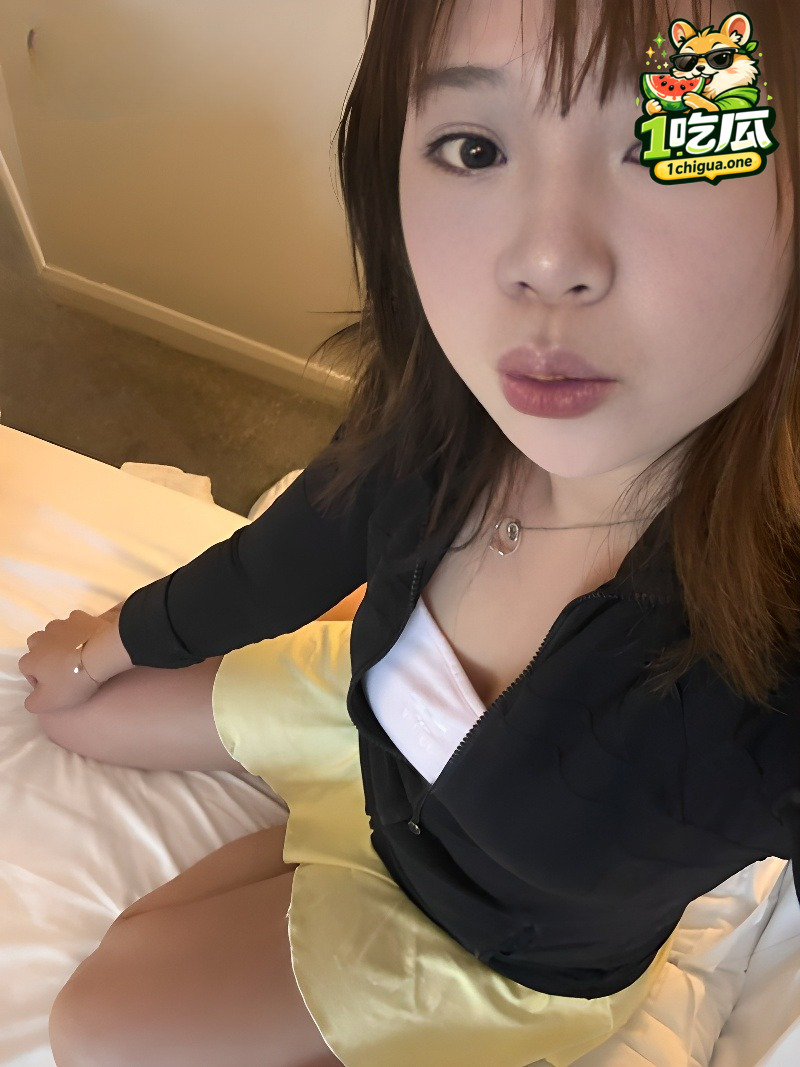 抖音网红 千千万 与金主约炮开房 大奶肥臀母狗还是个小白虎 上位骑操到高潮连连