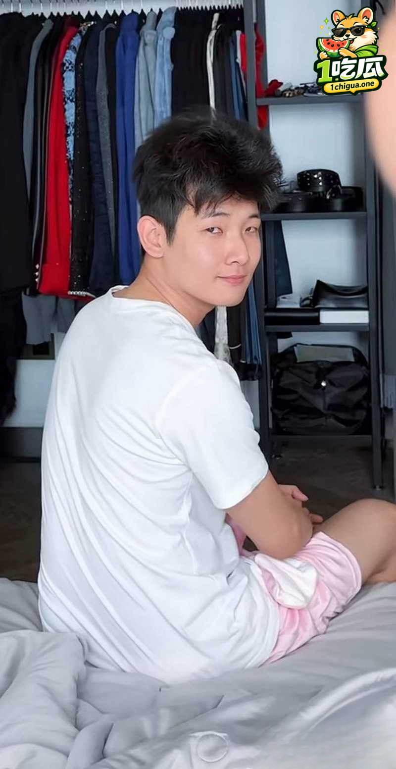 抖音千万网红 梅尼耶 新婚蜜月期撩妹操粉 妻子黄婉均直播怒撕 宠妻人设彻底崩盘