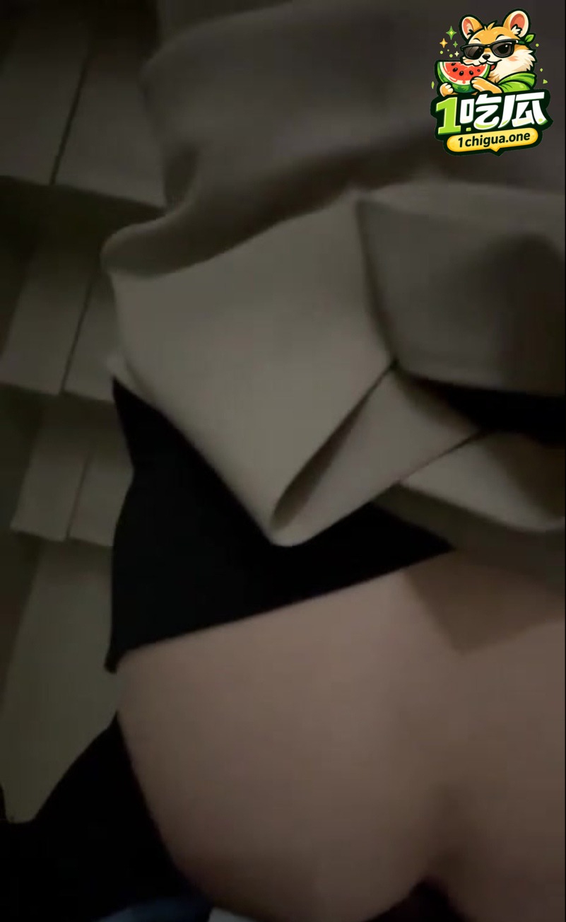 清纯女主播私下主动求大叔包养