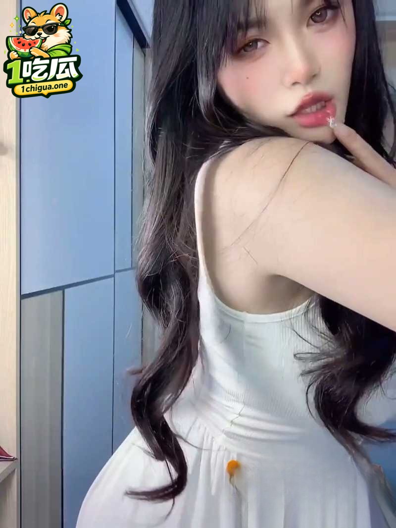 快手巨乳美臀女神猫猫1V1私密流出 自慰揉奶发骚吐舌勾引金主 纯欲外壳下的肉欲本能彻底爆发