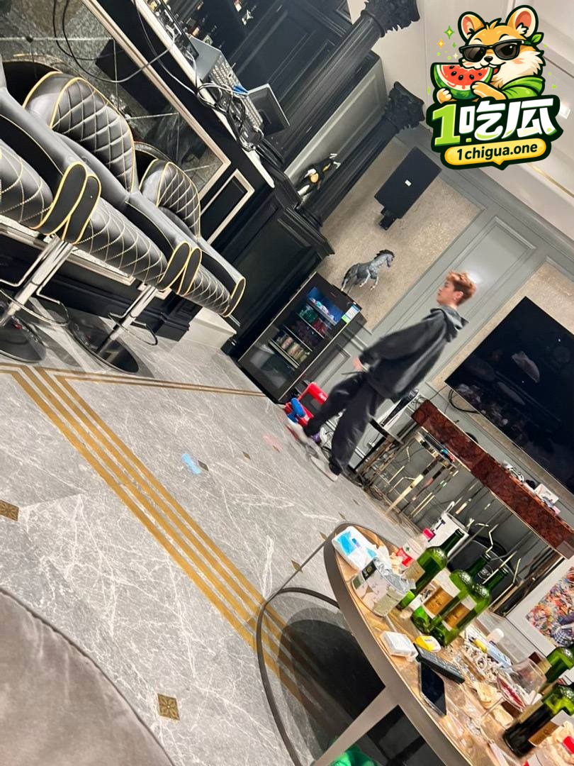 鹿晗疑似恋爱期出轨网红 司晓迪 关晓彤曾原谅鹿晗两次 性爱视频曝光